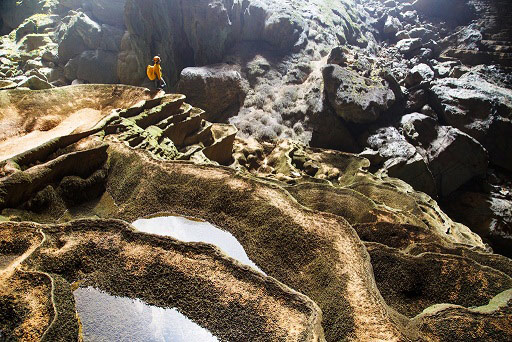 Picture 1 of Son Doong Cave is a live broadcast of American television
