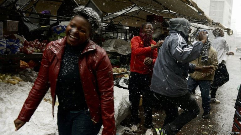 Picture 1 of South Africans are busy catching the rare snow