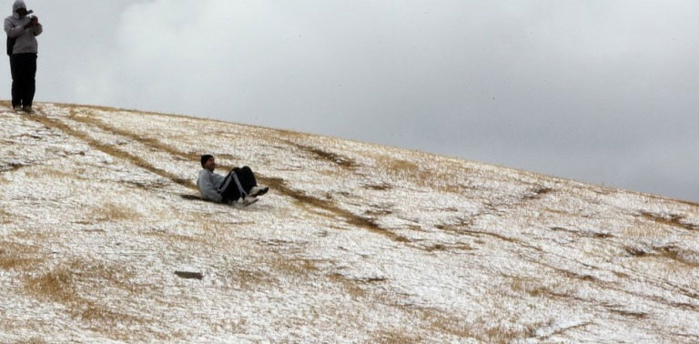 Picture 2 of South Africans are busy catching the rare snow
