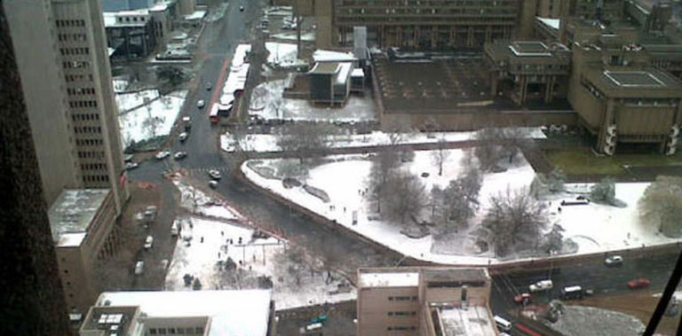 Picture 5 of South Africans are busy catching the rare snow