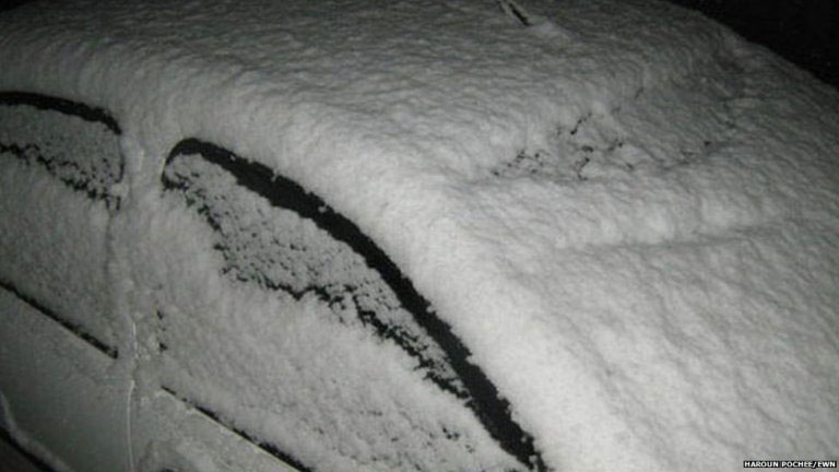 Picture 7 of South Africans are busy catching the rare snow