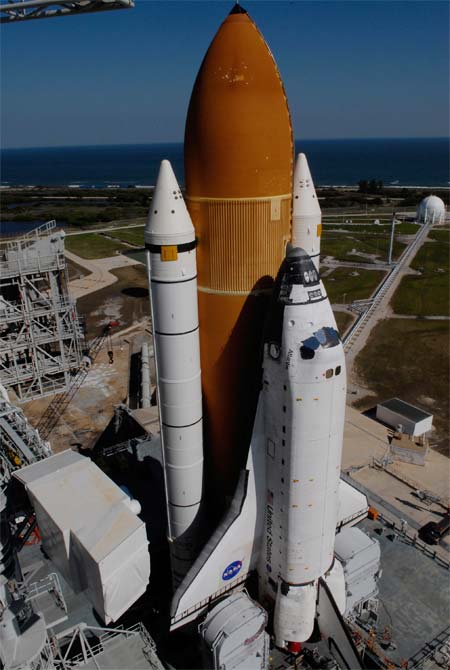 Picture 4 of Space shuttle Atlantis into the launch pad