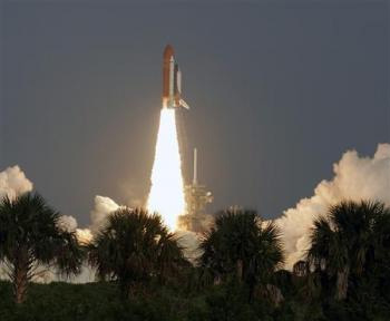 Picture 2 of Space shuttle Endeavor hit the road