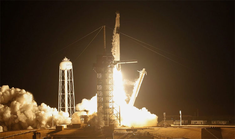 SpaceX launches cargo ships to ISS