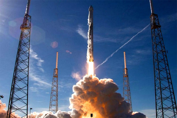 Picture 1 of SpaceX missile re-launches set two records in one day