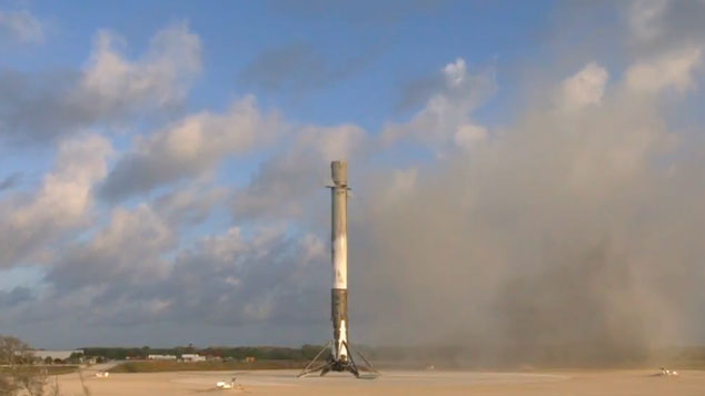 Picture 1 of SpaceX successfully launched the US intelligence satellite and safely delivered Falcon 9 missiles to the ground