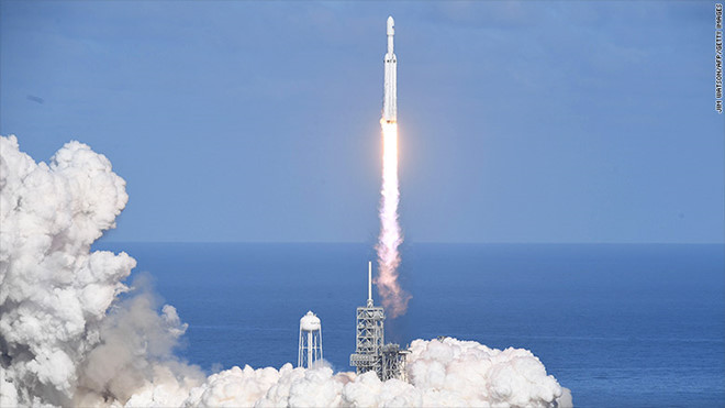 Picture 1 of SpaceX successfully launched the world's most powerful missile
