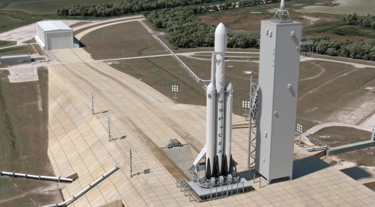 Picture 1 of SpaceX tests the world's most powerful rocket
