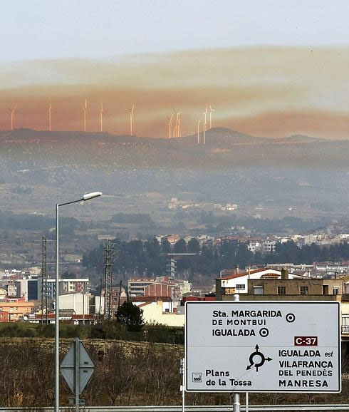 Picture 5 of Spain: Orange clouds cover the sky