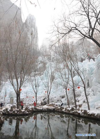 Picture 6 of Spectacular frozen waterfall scene