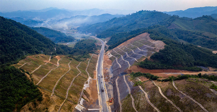 Picture 7 of Spectacular scenery on the road of VND 2,700 billion connecting Hanoi - Hoa Binh