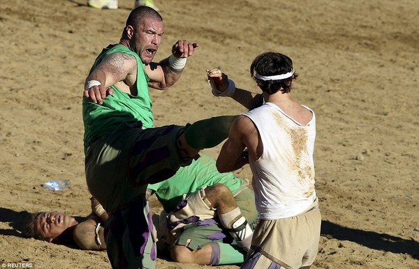Sports history 'The most punched kick' in the world images 11