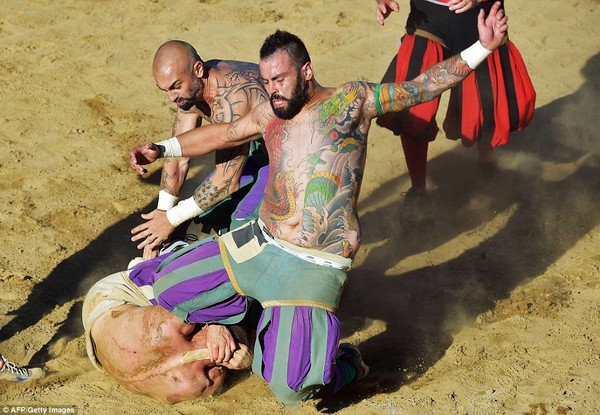 Sports history 'The most punched kick' in the world images 7
