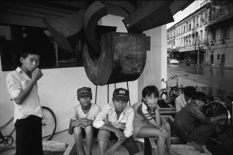 Picture 3 of Stake of sidewalk in Vietnam in the 1980s (Part 2)