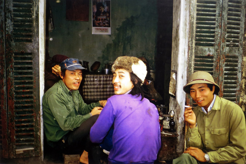 Picture 9 of Stake of sidewalk in Vietnam in the 1980s (Part 2)