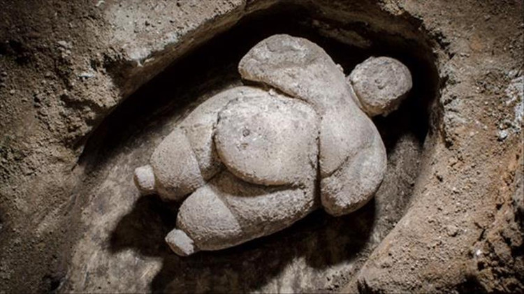 Picture 1 of Statue of stout woman over 10,000 years old