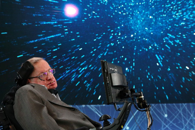 Picture 1 of Stephen Hawking: People will live on another planet for the next 100 years