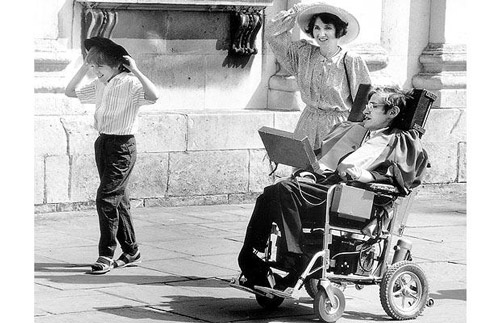 Picture 5 of Stephen Hawking's life through photos