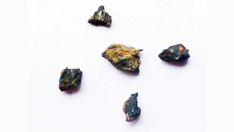 Picture 1 of Stone contains alien diamonds