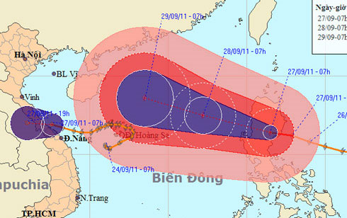 Picture 1 of Storm Nesat is strong at level 13 into the South China Sea