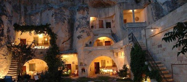 Picture 1 of Strange cave town in Spain