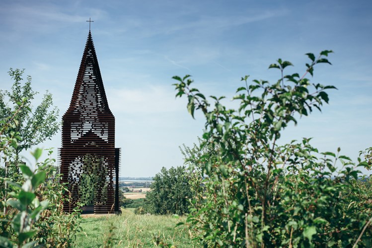 Picture 10 of Strange church has the ability to 'disappear'