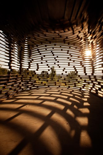 Picture 8 of Strange church has the ability to 'disappear'