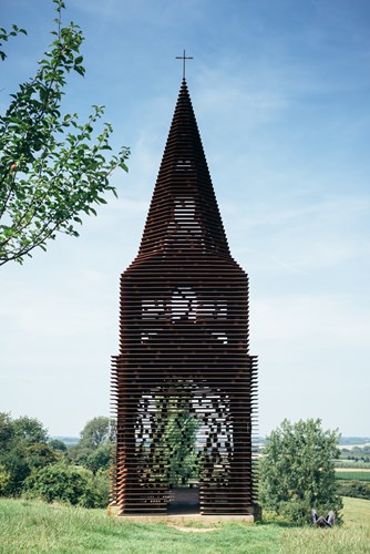 Picture 9 of Strange church has the ability to 'disappear'