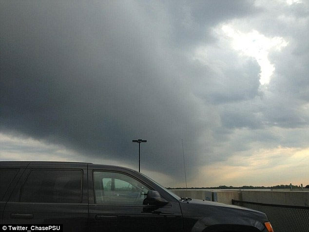 Picture 5 of Strange clouds dance in the sky of Virginia