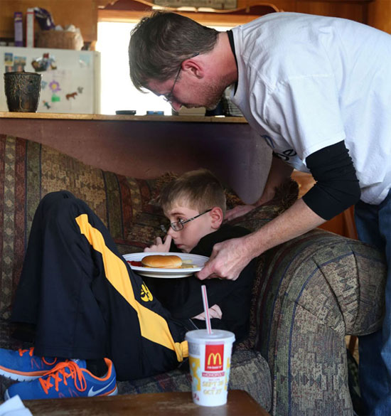 Picture 1 of Strange disease makes boys not eat and drink