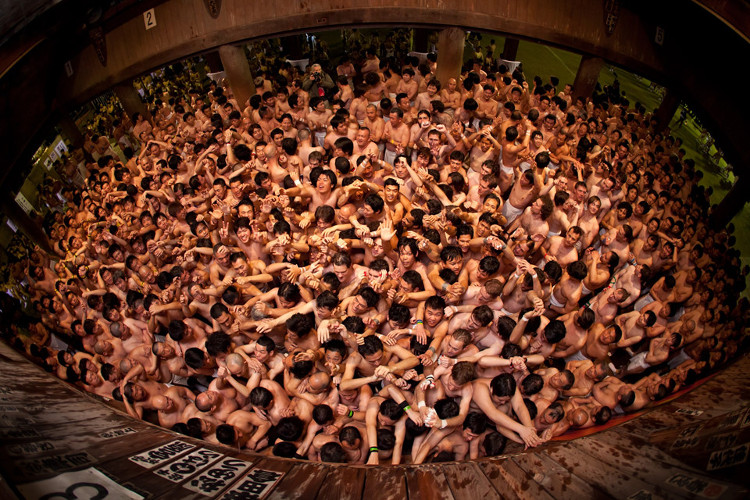 Picture 10 of Strange festivals but attract customers all over the planet