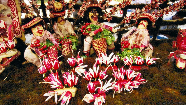 Picture 3 of Strange festivals but attract customers all over the planet