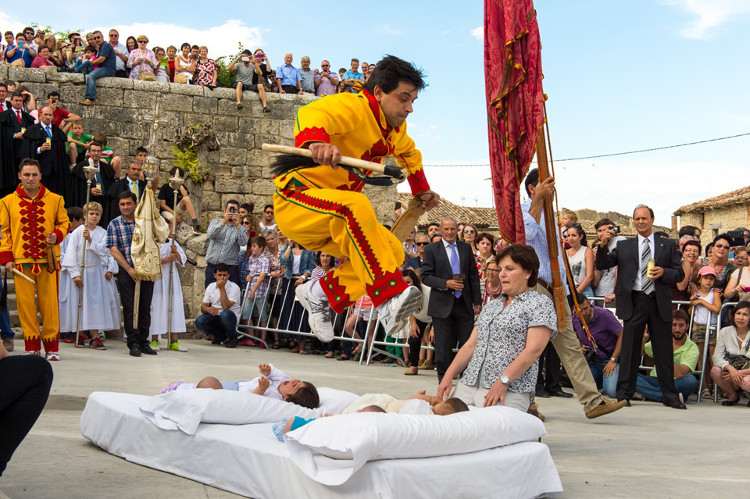 Picture 6 of Strange festivals but attract customers all over the planet