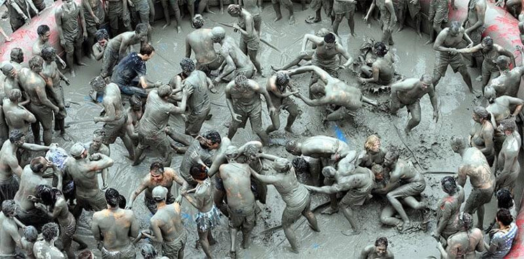 Picture 9 of Strange festivals but attract customers all over the planet