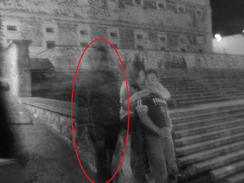 Picture 4 of Strange 'ghost' photos