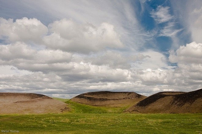 Picture 7 of Strange hollow holes in the ancient lake of Iceland