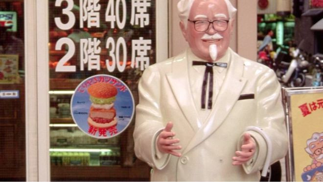 Picture 1 of Strange Japanese people eat Christmas with KFC fried chicken