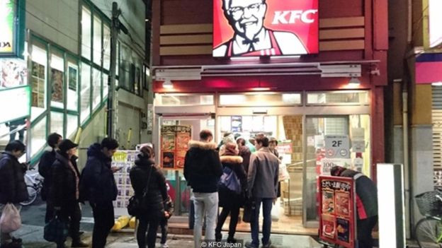 Picture 2 of Strange Japanese people eat Christmas with KFC fried chicken