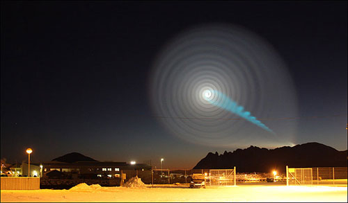 Strange light in the Norwegian sky images 1