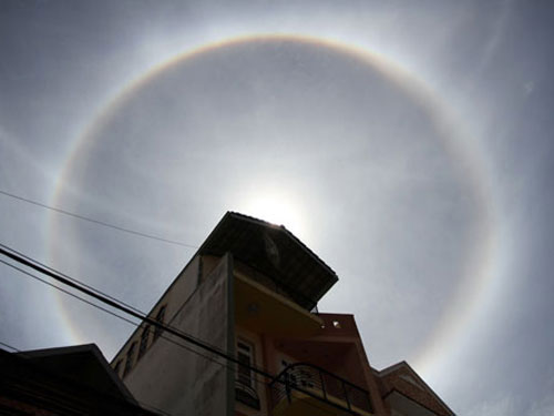 Picture 1 of Strange light in the sky of Da Lat