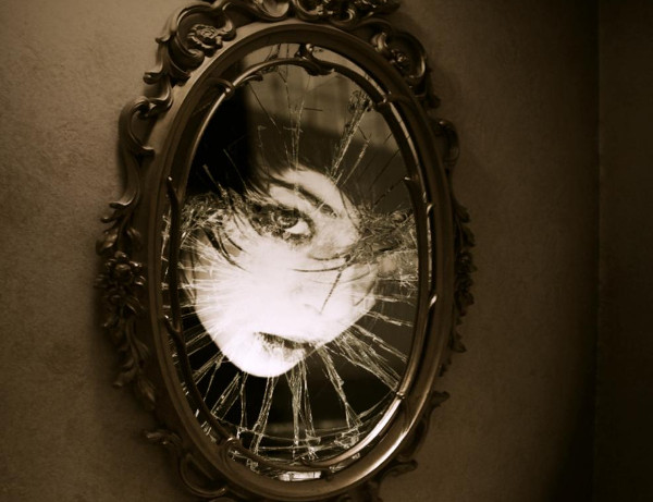 Picture 2 of Strange mysteries around the mirror