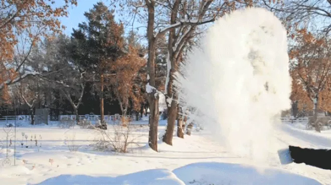 Picture 4 of Strange natural phenomena only occur when it is cold