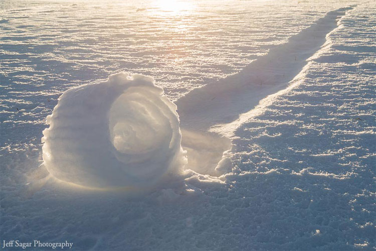 Picture 6 of Strange natural phenomena only occur when it is cold