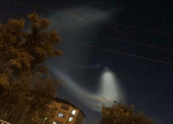 Picture 2 of Strange objects appear in the sky of China