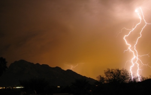 Picture 3 of Strange phenomena appear in the sky