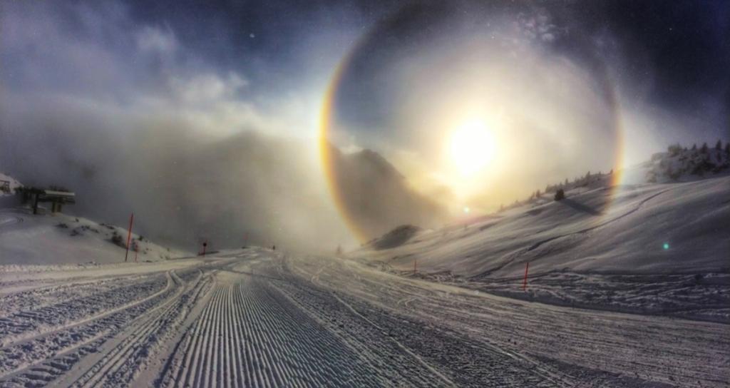 Picture 1 of Strange phenomena of the sun happen like miracles