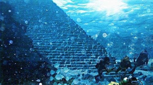 Picture 3 of 'Strange pyramid' under the Japanese sea