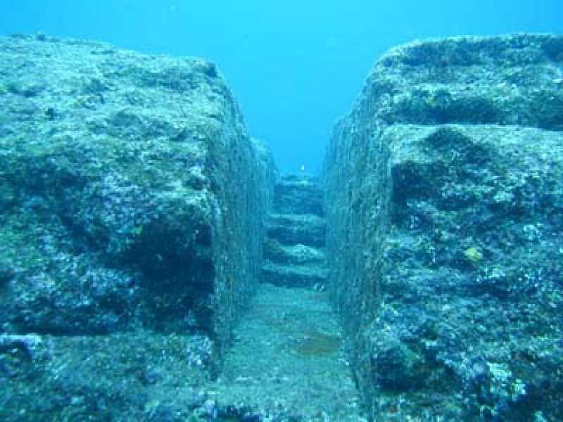 Picture 4 of 'Strange pyramid' under the Japanese sea