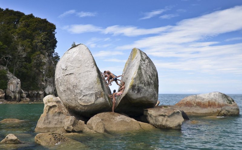 Picture 8 of Strange rocks in nature