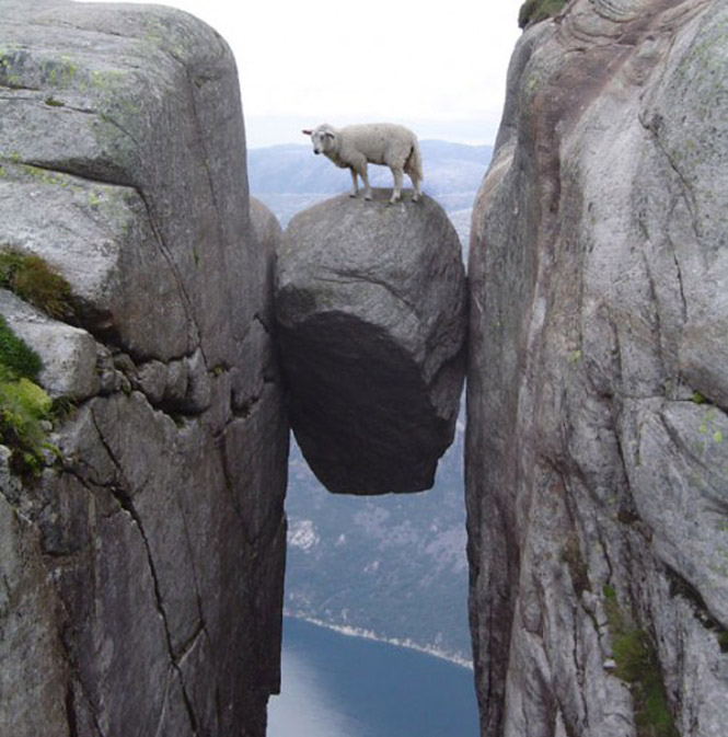 Picture 9 of Strange rocks in nature